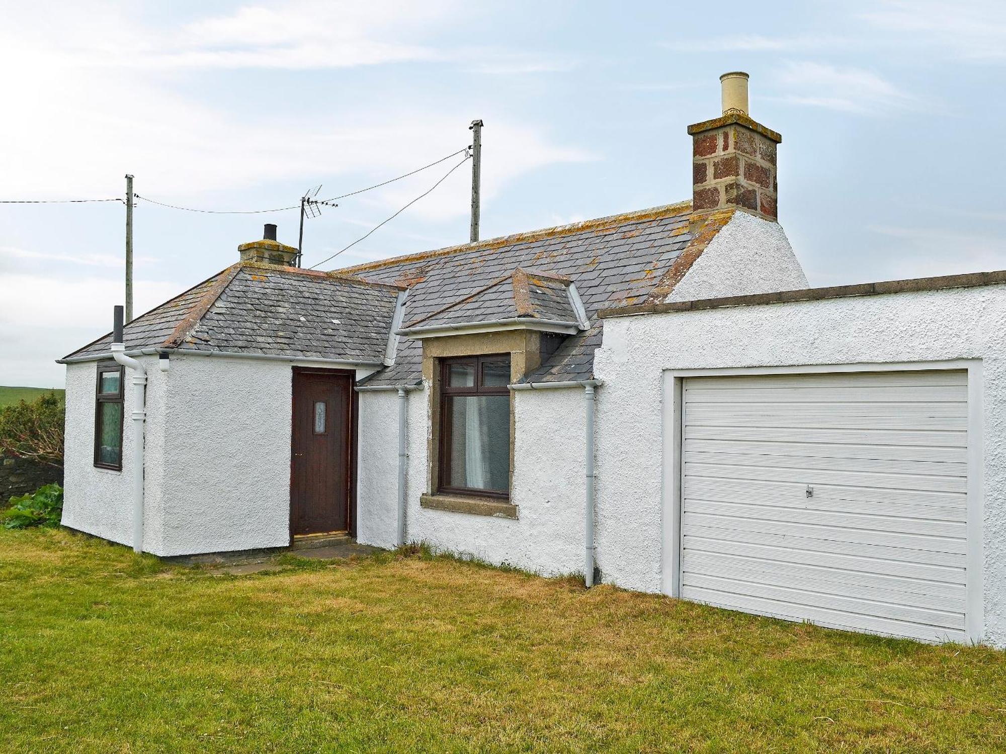Mains Of Auchmedden Cottage Pennan Exterior photo
