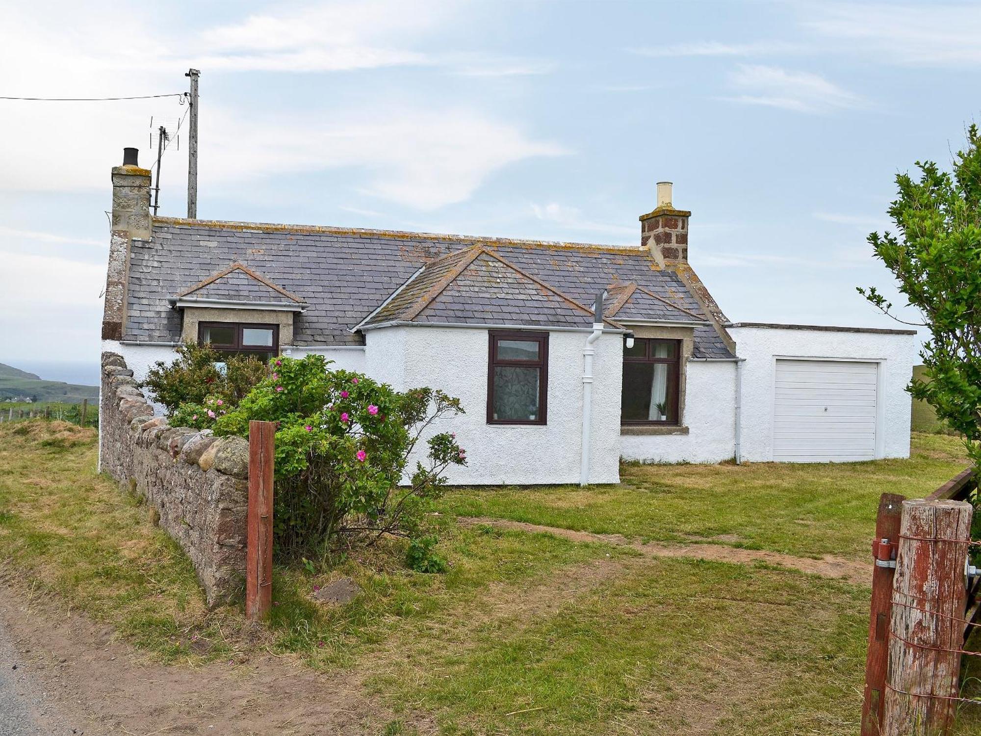 Mains Of Auchmedden Cottage Pennan Exterior photo